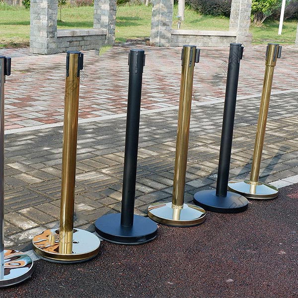 Cột chắn phân làn đế thường