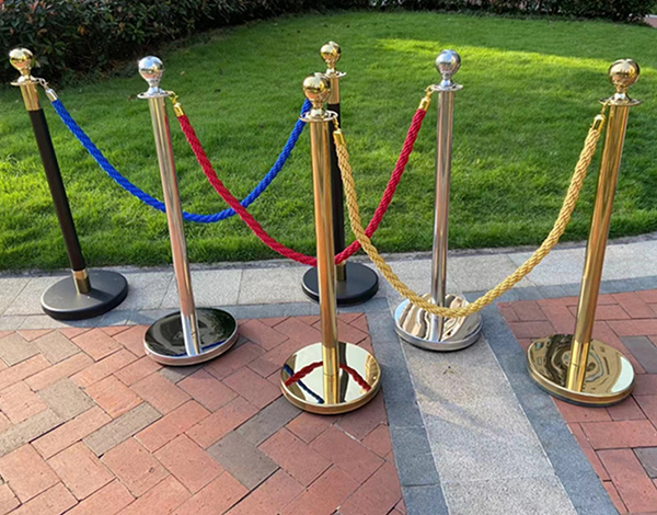 Cột chắn dây trùng có nhiều phiên bản màu sắc để bạn chọn lựa