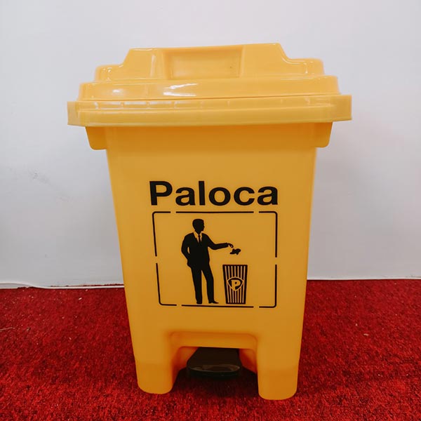 Hình ảnh chụp thật thùng rác đạp chân