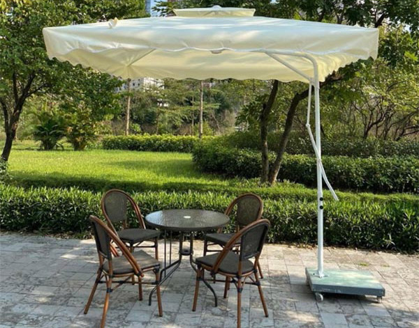 Mẫu dù lệch tâm sử dụng chân đế ô có bánh xe