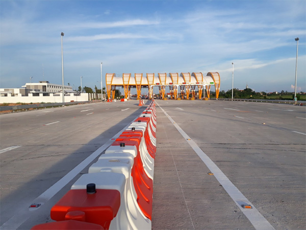 Dải phân cách giao thông tại Pháp Vân - Cầu Giẽ