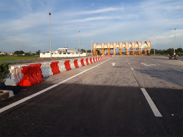 Dải phân cách giao thông tại Pháp Vân - Cầu Giẽ