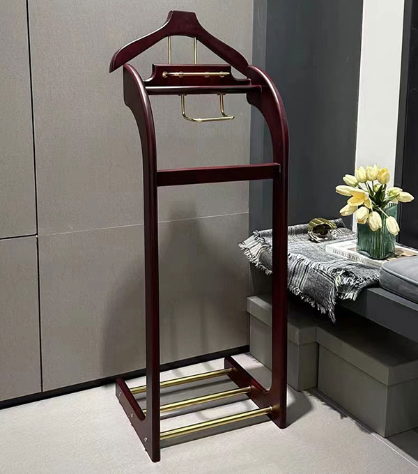 Giá gỗ để vest có giá luôn đắt đỏ