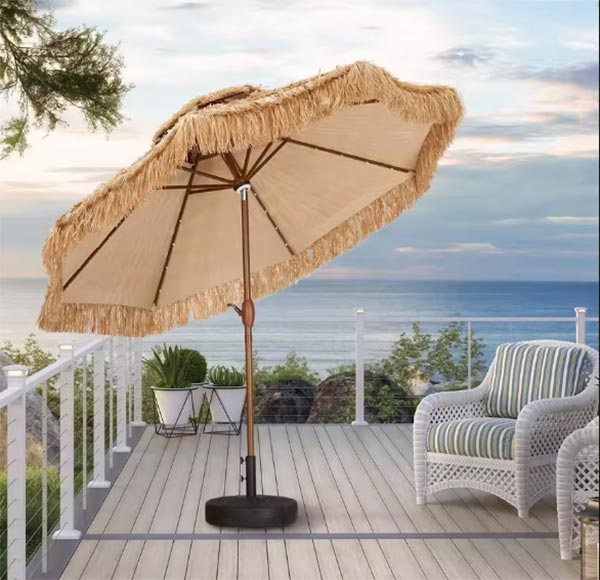 Tất nhiên chi phí mua dù rơm che nắng cho khu sinh thái khá cao