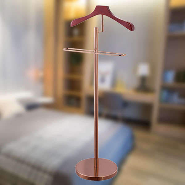 Khách sạn sẽ không hài lòng nếu thiếu cây treo đồ suite trong phòng