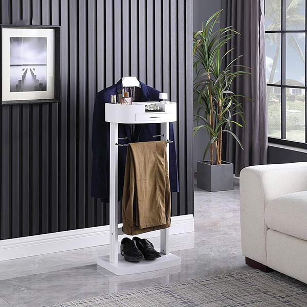 Bộ vest được bảo quản chỉn chu hơn nhờ giá treo đồ vest