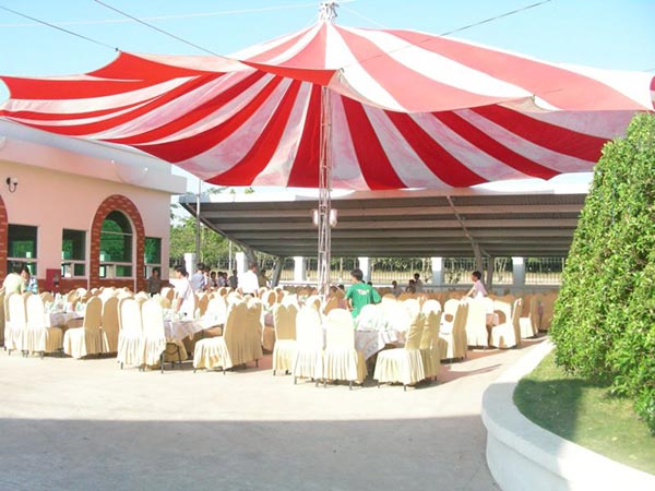 Mẫu dù sự kiện - thuê ô dù che nắng được nhiều người tin dùng