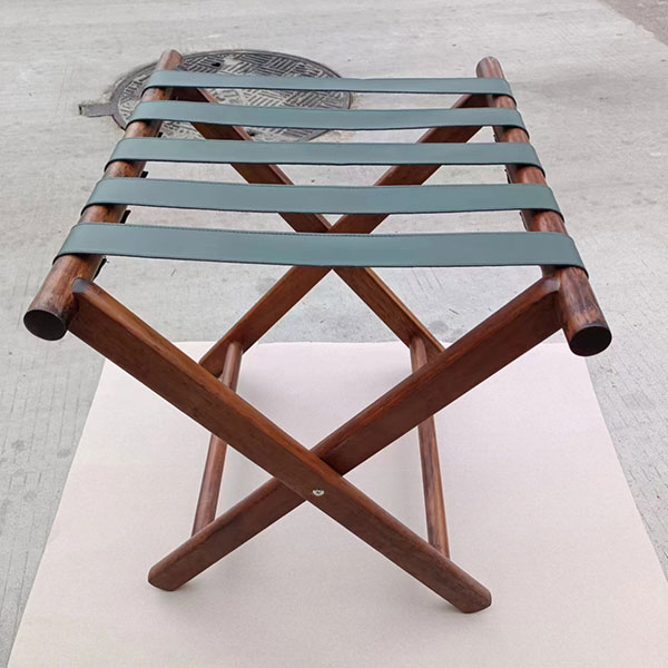 Những kệ để hành lý cũ nên hạn chế dùng kẻo làm ảnh hưởng đến khách hàng