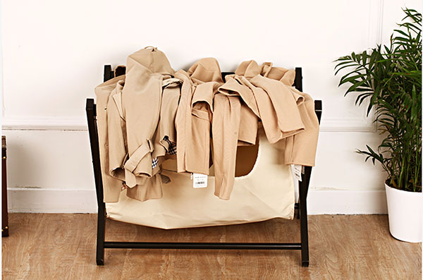 Sản phẩm giá đỡ vali gỗ kèm túi vải tiện ích được nhiều khách sạn tin dùng