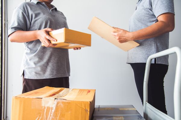 Chi phí vận chuyển khi mua hàng trực tuyến khá tốn