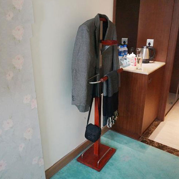 Thường xuyên treo nhiều đồ khiến giá treo nhanh hỏng