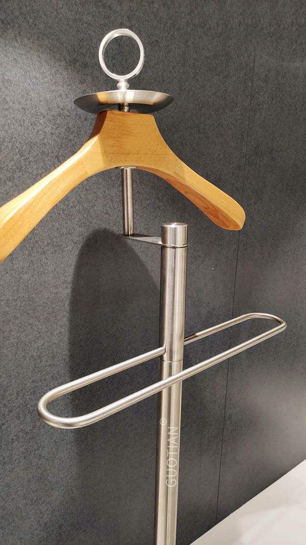 Nên mua cây treo đồ vest chất liệu inox 201