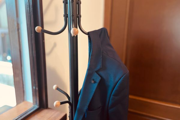 Kiểm tra tình trạng cây treo quần áo đang dùng