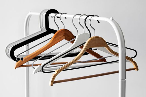 Móc treo quần áo - vật dụng nhà nào cũng có