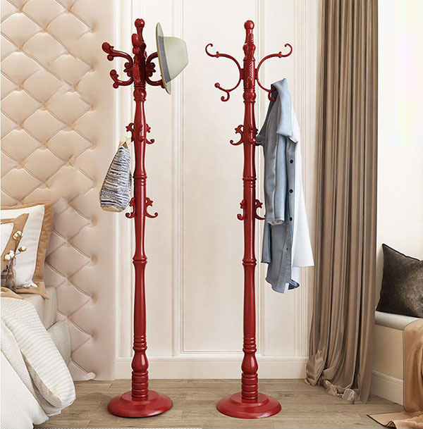 Mẫu cây treo quần áo đứng bằng gỗ hay được khách sạn sử dụng