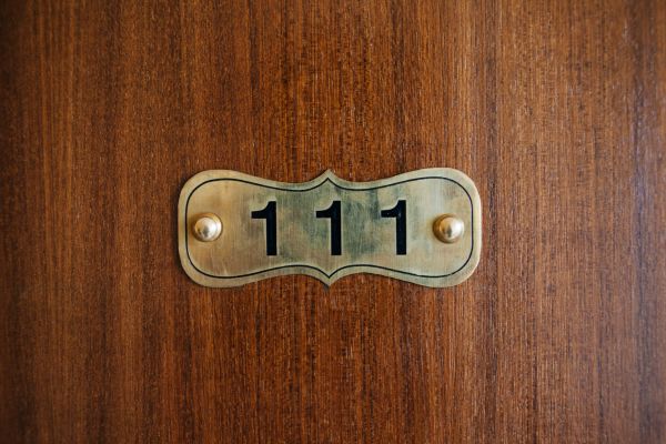 Biển số phòng giúp khách không bị nhầm lẫn