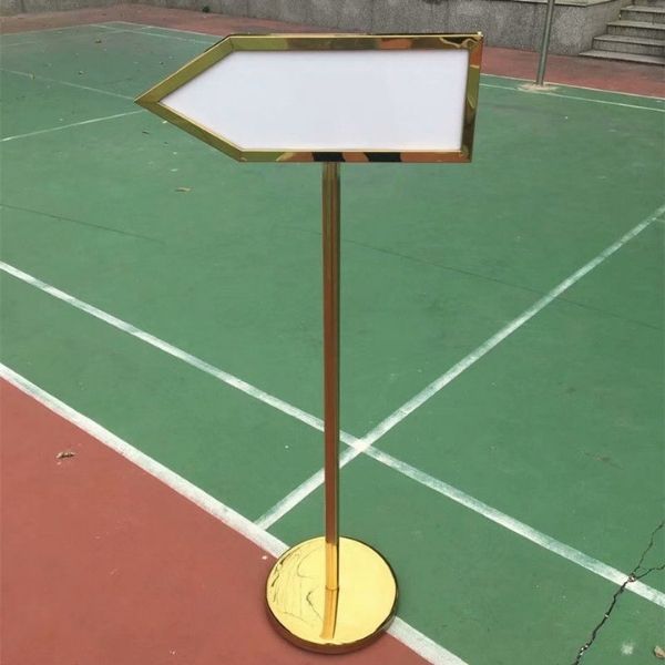 Bảng chỉ dẫn lối đi có mũi tên hướng chỉ rất được ưa chuộng