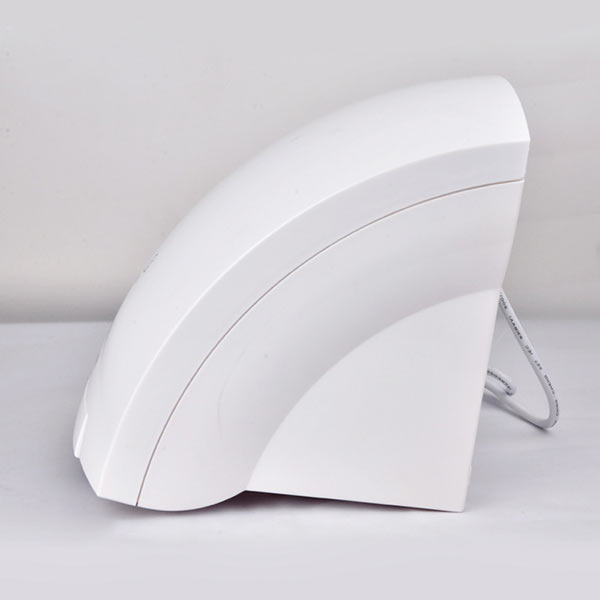 Dây nguồn được bố trí tại mặt sau