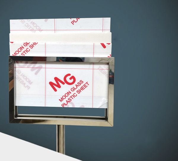 Thường xuyên thay đổi nội dung bảng thông tin cũng khiến bảng menu đứng nhà hàng nhanh hỏng