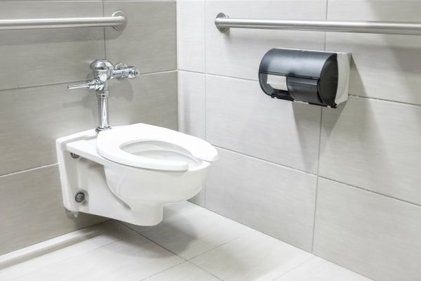 Bồn cầu lắp tường giúp nhà vệ sinh công cộng sạch sẽ hơn