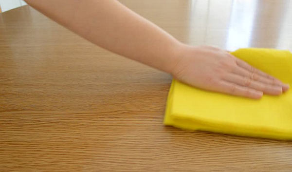 Bề mặt gỗ công nghiệp dễ dàng lau chùi