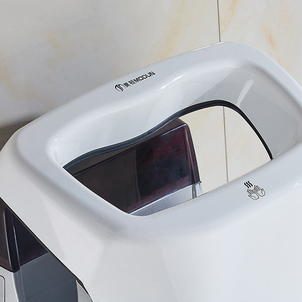 Đảm bảo vệ sinh sạch sẽ mọi chi tiết trên máy hơ tay