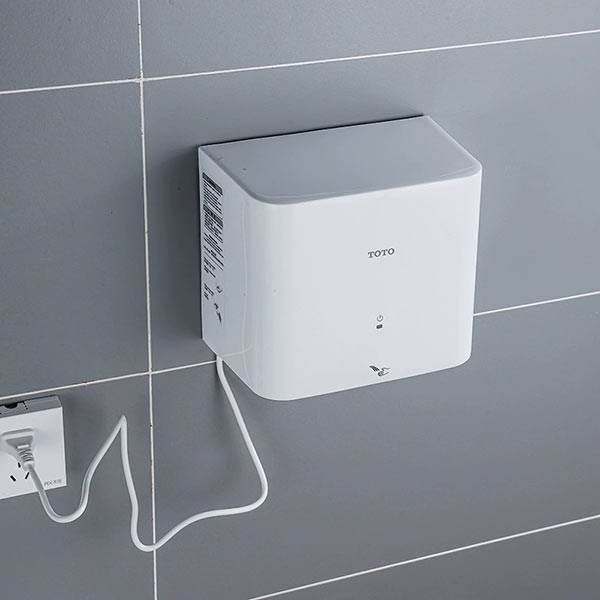 Điện cắm không an toàn khiến nhiều người sợ giật