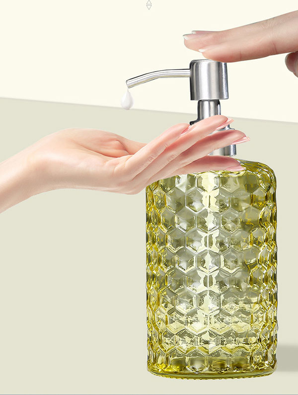 Thao tác sử dụng bình đặt kệ khá đơn giản