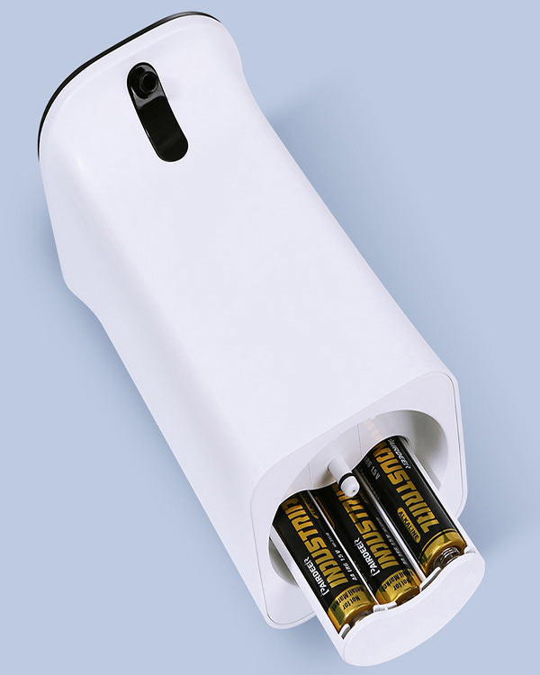 Bình đựng nước rửa tay cảm ứng hàng nhái thường rất hao pin