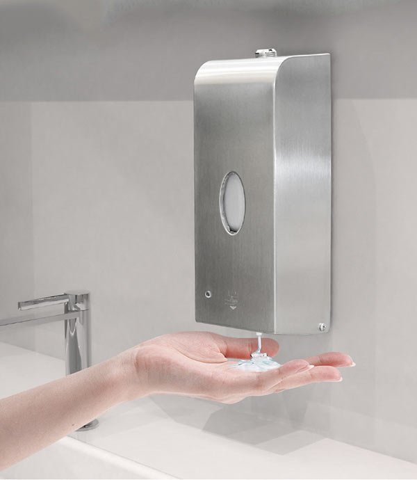 Lấy lượng nước rửa tay mỗi lần vừa đủ