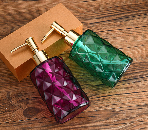 Chọn mua loại bình thủy tinh đựng dầu gội sữa tắm có lớp vỏ dày