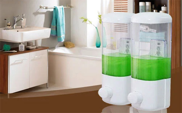 Sử dụng hộp đựng dung dịch nhiều lần bạn cần vệ sinh chúng thường xuyên