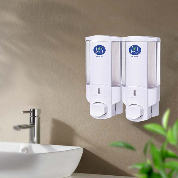 Bình nhựa treo tường đựng nước rửa tay