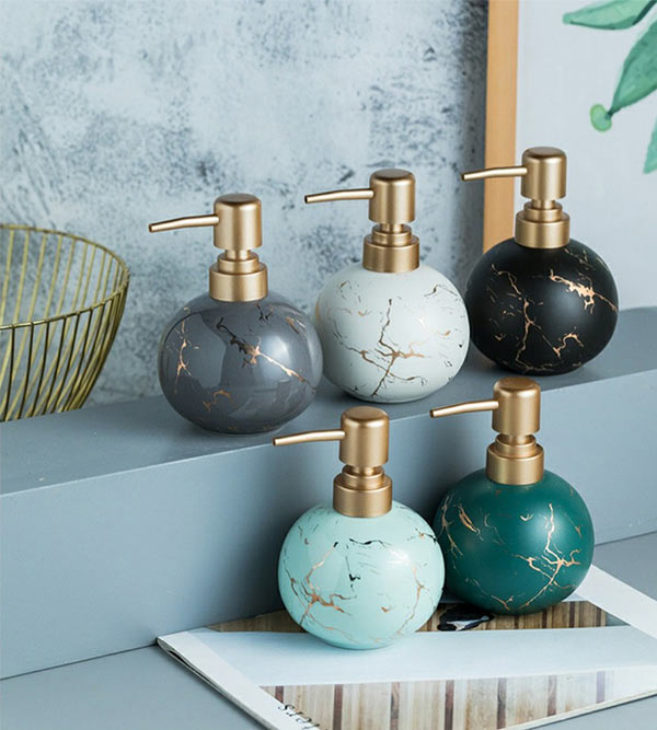 Bình sứ đẹp nhưng khá là dễ vỡ