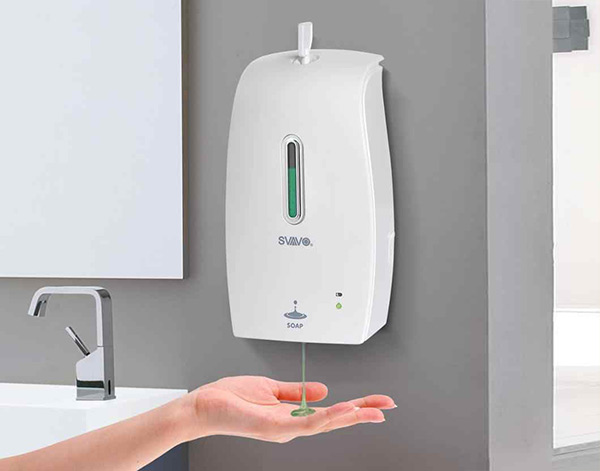 Lắp đặt bình cảm ứng chứa dung dịch nước rửa tay khá dễ dàng