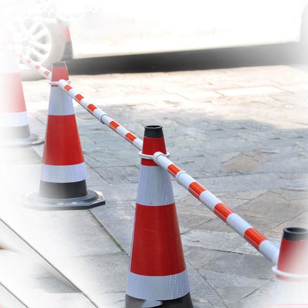 Dễ dàng nối các cọc tiêu chóp nón lại với nhau