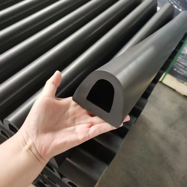 Chất liệu cao su dày, độ bền cao