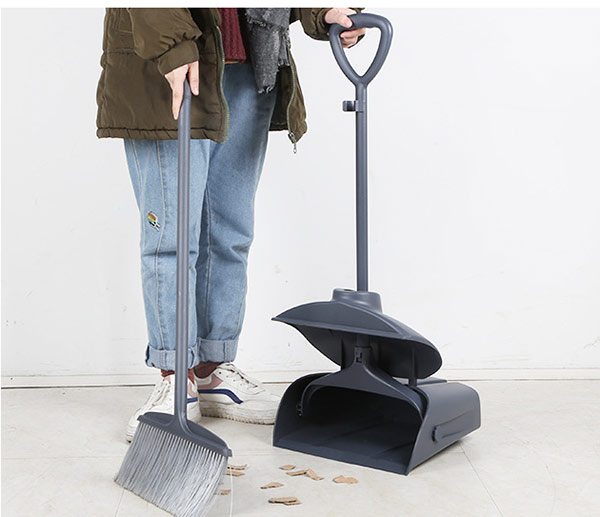 Thử sử dụng bộ chổi kèm hốt rác có nắp sau khi lắp đặt