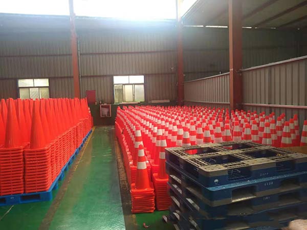 Hành Tinh Xanh - tổng kho cọc tiêu đường phố