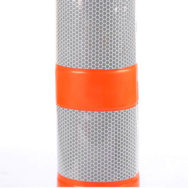 Chi tiết bộ phận phản quang trắng trên thân cột