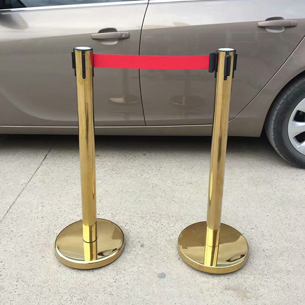 Mẫu cột chắn kéo căng inox mạ vàng