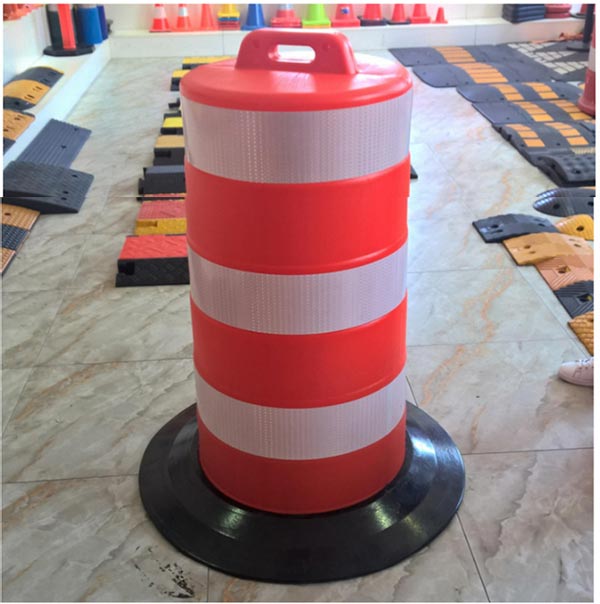 Hình ảnh cột chống va đập giao thông chụp thật