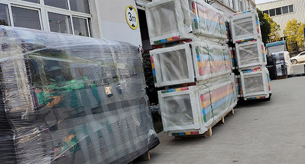 Hành Tinh Xanh luôn sẵn số lượng lớn ghế băng và giao hàng ngay khi khách cần