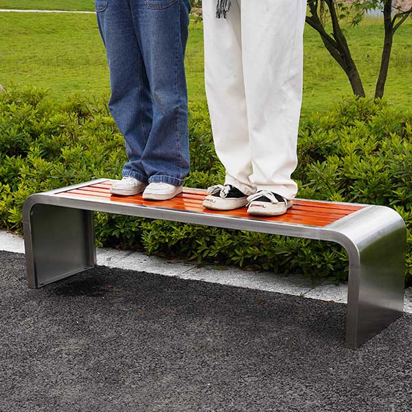 Ghế có thể chịu được trọng lượng nặng của nhiều người