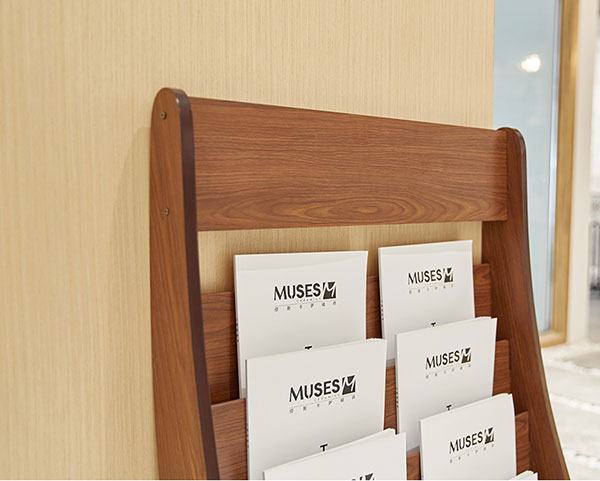 Tầng để sách, tạp chí rộng rãi