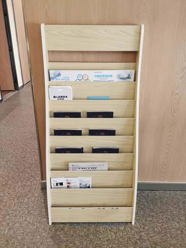 Mẫu kệ gỗ tạp chí màu vàng