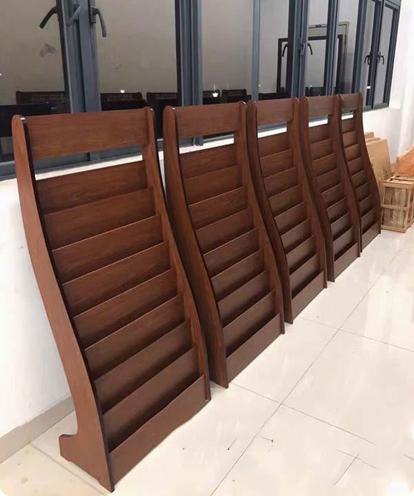 Mẫu kệ gỗ tạp chí màu nâu sậm