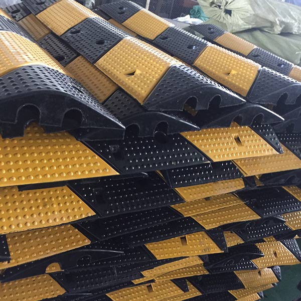 Hành Tinh Xanh luôn có sẵn gờ giảm tốc