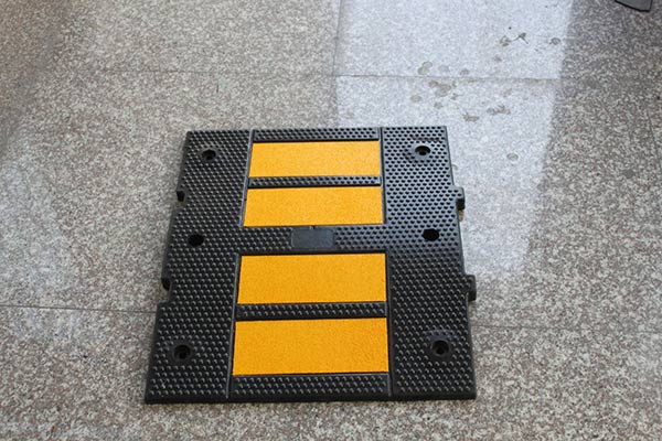 Gờ giảm tốc bản rộng của Hành Tinh Xanh