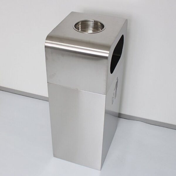 Thùng rác có khay gạt tàn ở trên, cửa xả rác 2 phía